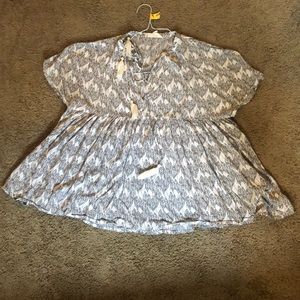 Loose black and white shirt